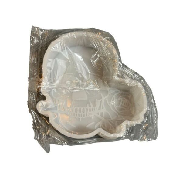 NEW skull head with rose mold freshie silicon - Picture 1 of 2